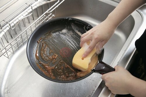 W使いでさらに泡立ちUP! 汚れに合わせて表裏使い分けできる イメージ