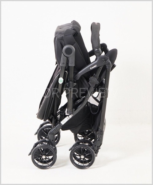 フードまで倒せるので高さがグッと抑えられる A型ベビーカーおすすめ イメージ