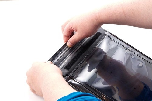 3つのチャックで漏水からiPadを守る iPad用防水ケースおすすめ イメージ