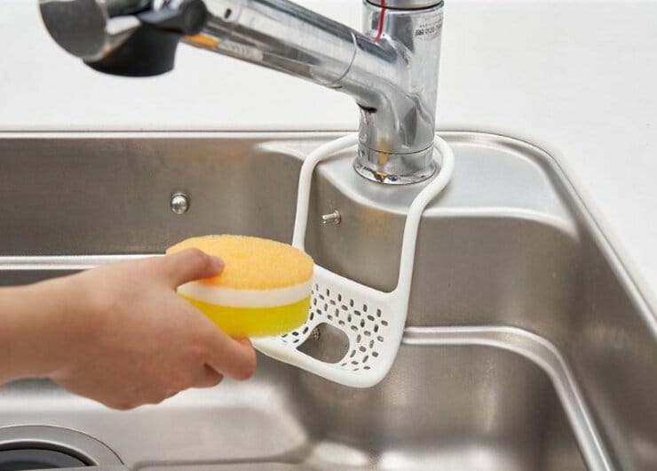【キッチン】スポンジホルダーのおすすめ5選｜雑に置いてもキャッチしてくれるのは？