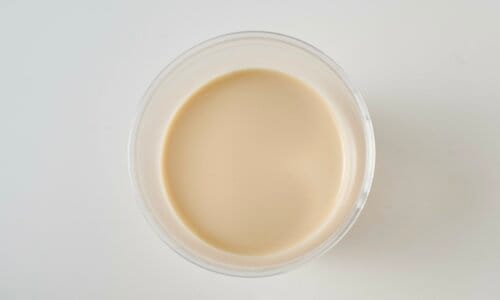 牛乳で割ると独特な味と香りに 紅茶ポーションおすすめ イメージ