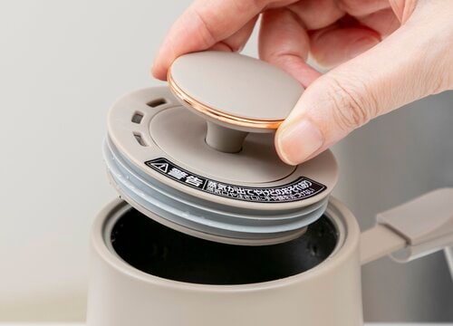 フタ開閉のしやすさ(4点):手が大きい人も開けやすい イメージ