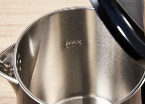 【惜しい】目盛りの視認性はイマイチでした ニトリの電気ケトルおすすめ イメージ