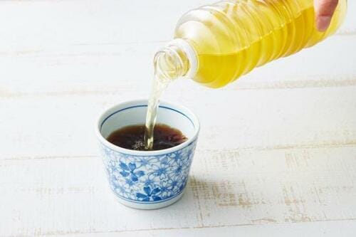 うどんを美味しくする工夫①つゆは緑茶で割ると美味しさアップ 乾麺うどんおすすめ イメージ