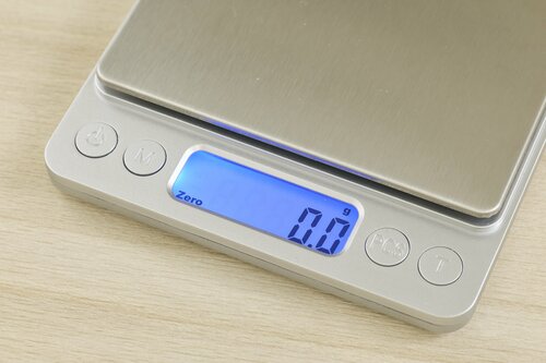 ボタンが多くアルファベット表示でわかりにくい キッチンスケールおすすめ イメージ