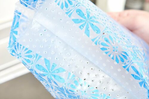 半透明だけど水切りは穴ぼこ