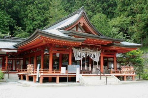 19位: 山梨の名山を御神体とする「金櫻神社」