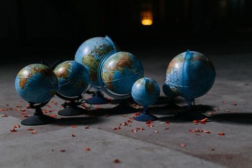 6個の地球儀