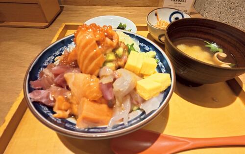 ＜食事＞明るいが食欲はそそらない アクションカメラおすすめ イメージ