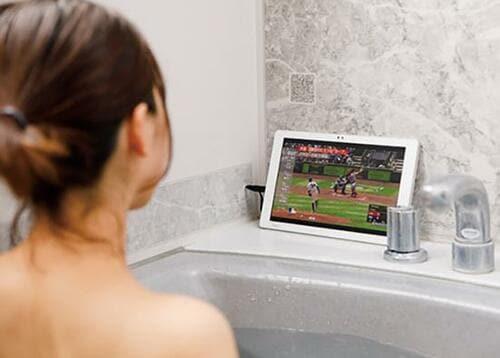 お風呂でゆっくり動画鑑賞…タブレットの幸せな使い方です イメージ