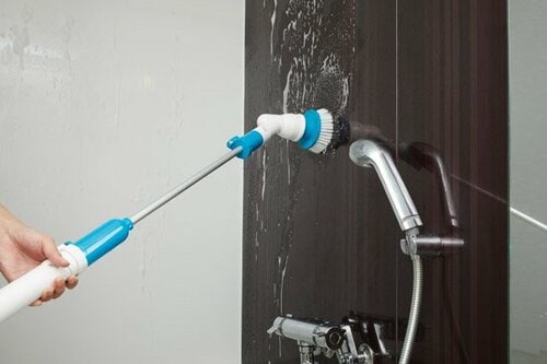 かがまず浴槽をピカピカに天井や壁にも使える万能ブラシ イメージ3