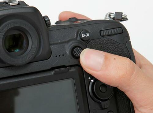 AFは50万円の報道用機材レベル!ニコン「D500」