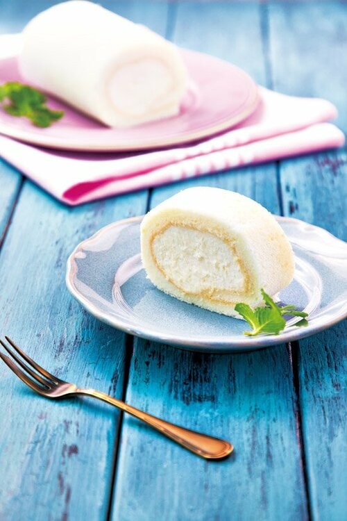 しっとりふんわり雪のような真っ白なロールケーキ イメージ