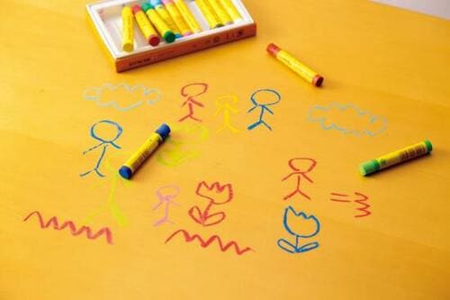 掃除ワザ2：クレヨンの落書きは除光液で消す！ イメージ2