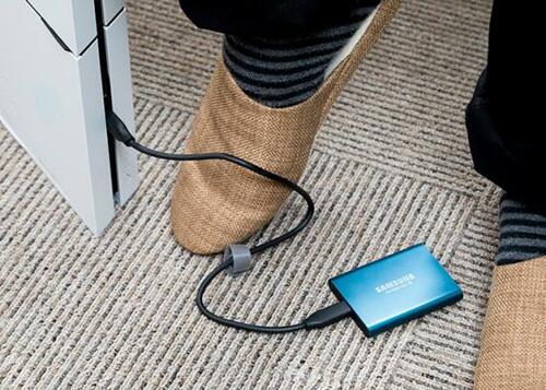 プレステ4が高速化した後はケーブルに注意して遊びましょう イメージ2