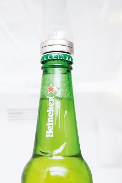 【収納術⑤】ジャマな瓶類は ネオジム磁石で天井から吊るす！ イメージ2