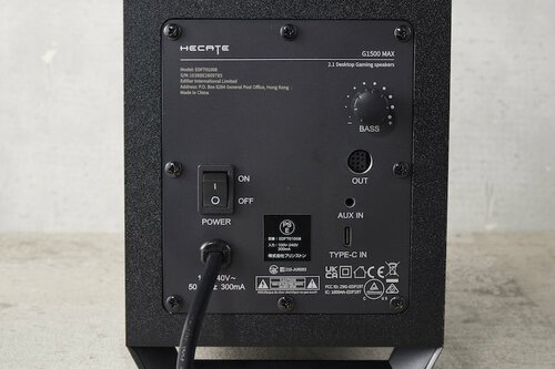 【使い勝手ポイント4】サブウーファーの音量調節は背面で イメージ