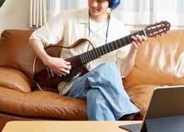 アンプも不要！ ヤマハのサイレントギターなら家で思い切り演奏できます