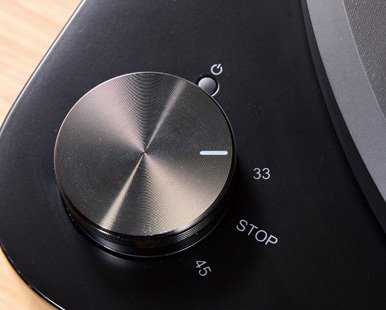 耐久性の高いボディに高音質フォノアンプを内蔵 レコードプレーヤーおすすめ イメージ
