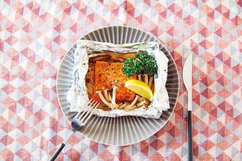 アレンジレシピ1:塩レモンサーモンのホイル焼き