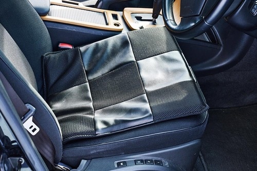 車用シートクッションおすすめ ビバホーム 低反発 レザーキルトクッション ブラック イメージ2