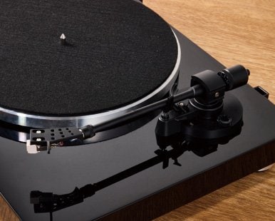 ストレートアーム採用でレコードの音を忠実に再現 レコードプレーヤーおすすめ イメージ