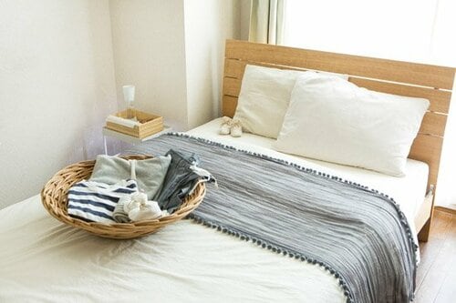 ベッド周りを整理することでいつ見られても安心な寝室に! イメージ