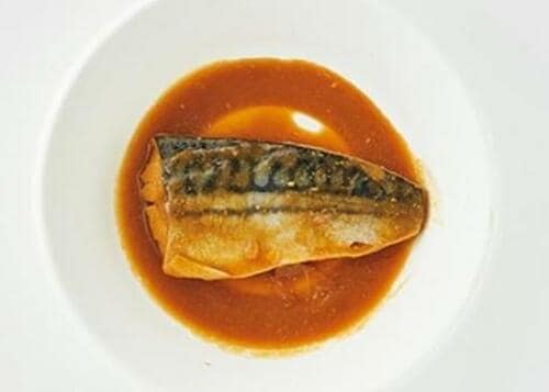 スライスしょうが入り!セブン&アイ「生姜香る さばの味噌煮」 イメージ2