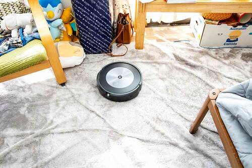 散らかりぎみの部屋でも使える賢いロボット掃除機 イメージ