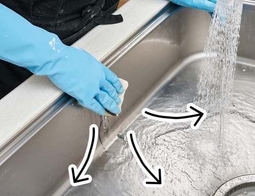 汚れ残りナシのポイント:水を含ませたスポンジで上→下に洗い流し、から拭きする イメージ3