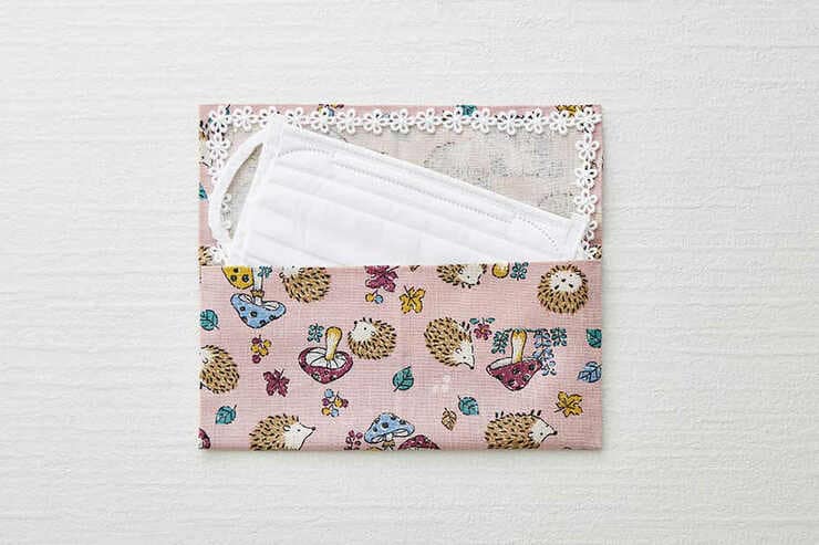 【100均ハンドメイド】針も糸も使わない！“マスクケース”を作ってみた｜『LDK』が紹介