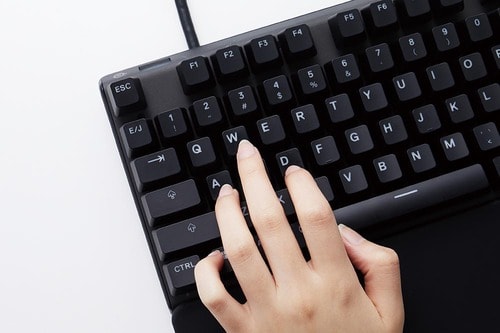 その1：反応の遅れはキーボードで補う イメージ