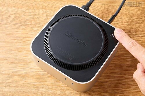 電源ボタンが押しにくい底面に配置 Mac miniおすすめ イメージ