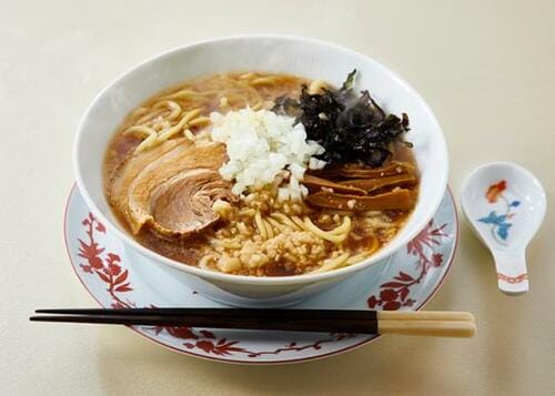 背脂たっぷりなのに後味すっきり!燕三条「らーめん潤」の中華そば