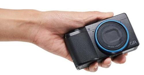 スマホより小さくて一眼レフ並み「リコー RICHO GR Ⅲ」 イメージ