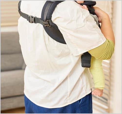 ベルトは肩だけと着脱しやすい 抱っこ紐おすすめ イメージ