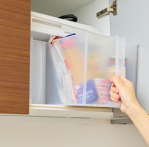 中身が見えるから目的の箱が瞬時に分かる! 吊り戸棚ストッカーおすすめ イメージ