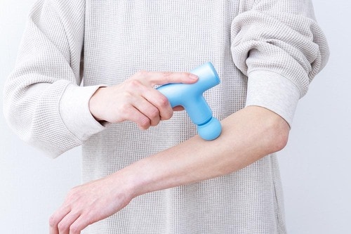 気軽に使えるコンパクトなマッサージガンが気になる！ マッサージガンおすすめ イメージ