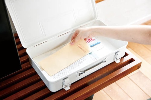 ⑩工具入れを収納に使うとおしゃれ無印良品の真っ白なスチール工具箱 イメージ