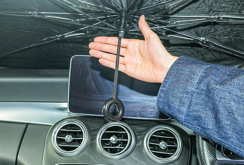 使い勝手：紐の持ち手で開きやすい 車用サンシェードおすすめ イメージ2