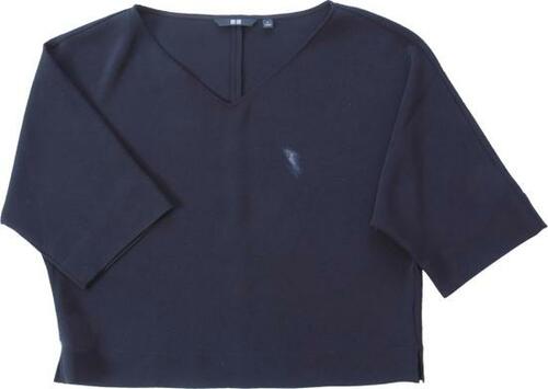 洗濯あるある14:濃い色の服にベッタリついたファンデはムリ?