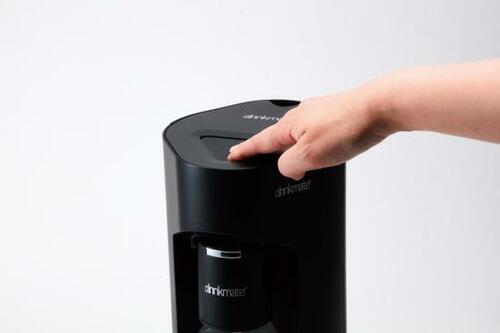 水以外の飲料を直接炭酸化できる