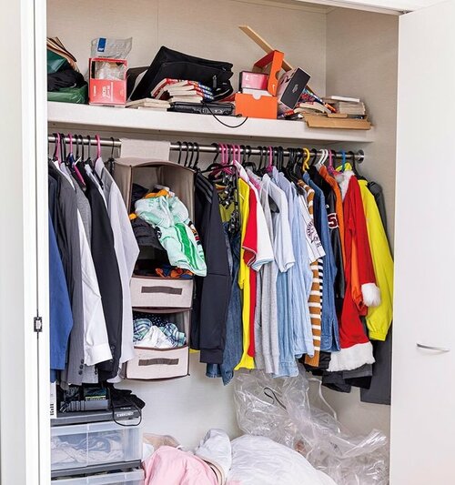 ごちゃごちゃクローゼットをきれいにしたい! クローゼットの収納アイデアおすすめ イメージ