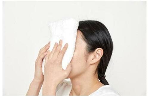 2:抜く前に肌を温めて毛穴を開かせよう