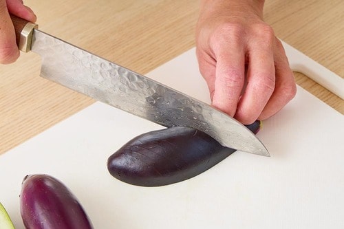 ポイント:ナスには深めに切り込みを入れる 調味酢おすすめ イメージ