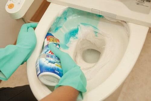 掃除ワザ2：トイレのサボったリングには洗剤パック イメージ2