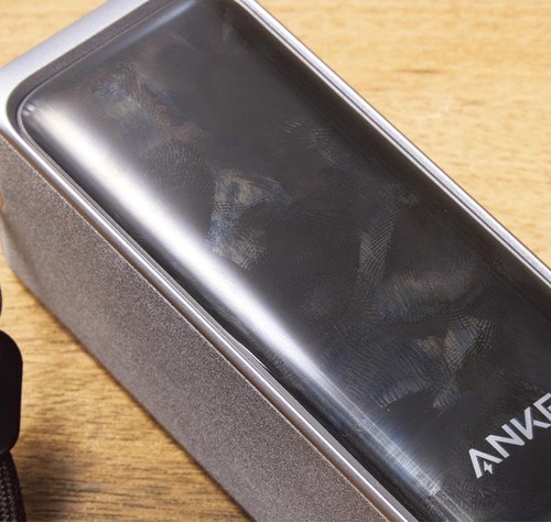 光沢のある画面で指紋がつきやすい アンカー・ジャパン「Anker Prime Power Bank (9600mAh, 65W, Fusion)」おすすめ イメージ