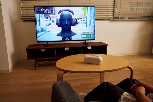 手元スピーカーの用途1:深夜でもテレビを楽しみたい 手元スピーカーおすすめ イメージ