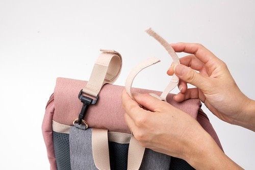 専用フック付きで固定はバッチリ! マザーズリュックおすすめ イメージ