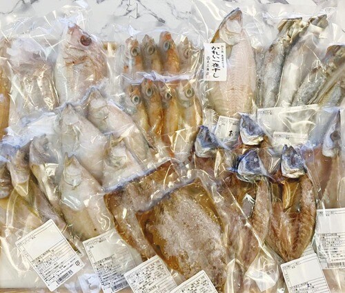 STEP1:アプリをダウンロードして「食品」ジャンルから欲しい品を探す